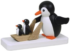 Knut Dietze Pinguin mit kl. Schlittenfahrern (Knut Dietze 05/12) Erzgebirgische Volkskunst: Pinguin / Schlittenfahrer